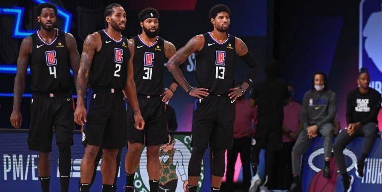 独行侠安东尼-戴维斯拒绝手术：伤病隐忧与未来悬念