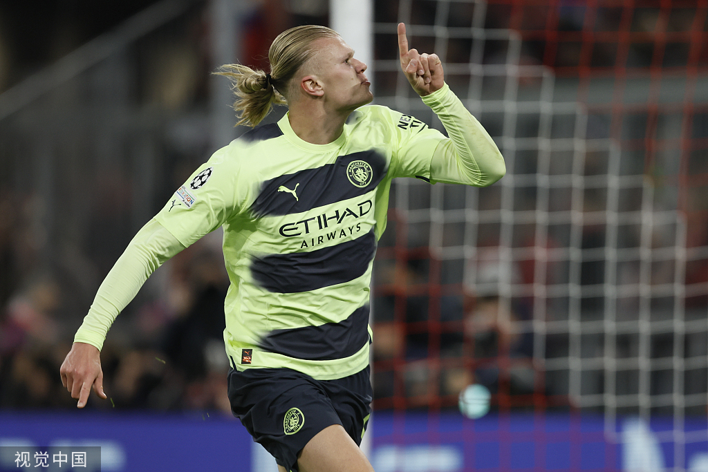 一个现实 一个现实